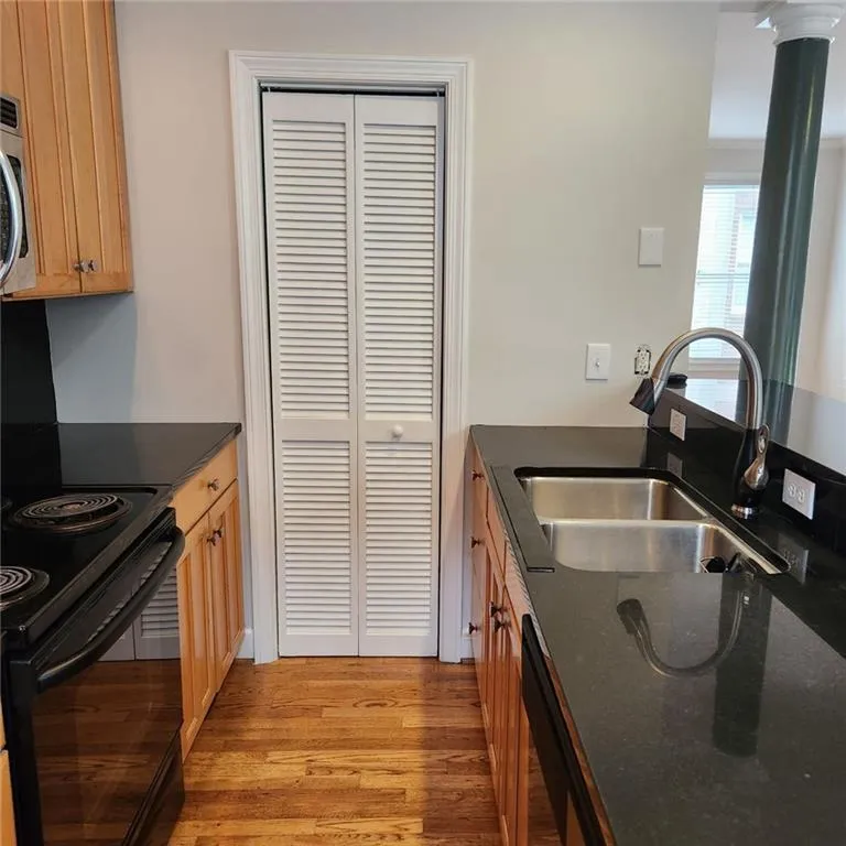 Atlanta, Georgia 30306, United States, 3 Bedrooms Bedrooms, ,4 BathroomsBathrooms,Residential,Active,229049