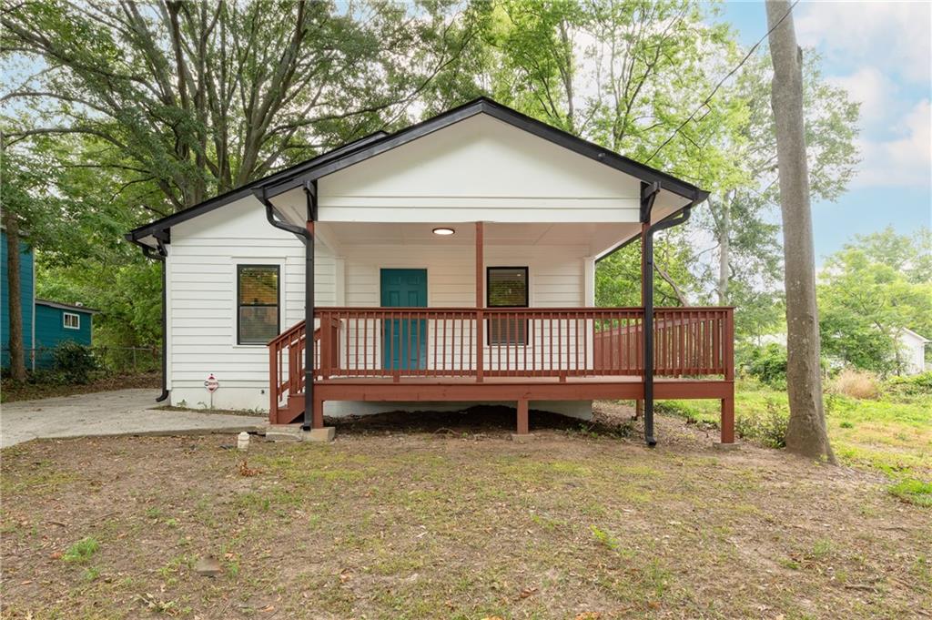 Welcome to a beautifully renovated 3-bedroom, 2-bathroom home nestled in the heart of Atlantas rapidly revitalizing English Avenue/Vine City community. This prime location offers unbeatable access to some of the citys most exciting attractions and amenities. Just minutes from your doorstep, youll find Rodney Cook Sr. Park, the Atlanta BeltLine Westside Trail, and the cutting-edge Echo Street West development featuring food halls, art spaces, and vibrant nightlife. Youre also just moments away from Westside Reservoir Park, Mercedes-Benz Stadium, the Georgia World Congress Center, and Downtown Atlanta, placing work, play, and cultural experiences all within easy reach.
As you approach the home, the classic front porch welcomes you. Perfect for relaxing evenings or morning coffee. Inside, youll be greeted by sunlit spaces with brand-new flooring, modern ceiling fans, and an open layout that creates a bright and airy atmosphere throughout. The fully upgraded kitchen is a true standout, featuring stainless steel appliances, an eye-catching tile backsplash, ample cabinet space, and a large island thats ideal for both meal prep and entertaining. The two full bathrooms are tastefully updated, and each of the three spacious bedrooms offers flexibility for families, roommates, or individuals who need a home office.
Step out back to enjoy a large, level backyard, perfect for outdoor lounging, gardening, or weekend get-togethers. This home combines thoughtful renovations with timeless charm, making it an ideal retreat in one of Atlantas most strategically located neighborhoods. Dont miss the opportunity to lease this Westside gem and experience firsthand the vibrant energy and community that make a place to call home.
All Sovereign Realty & Management residents are enrolled in the Resident Benefits Package (RBP) for $35.00/month, which includes liability insurance, credit building to help boost residents' credit scores with timely rent payments, our best-in-class resident rewards program, on-demand pest control, and more. More details upon application.