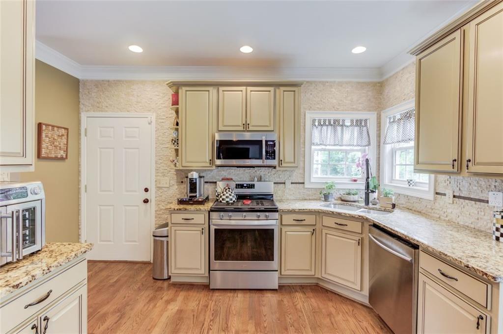 262 Sandhurst Court, Suwanee, Georgia image 12