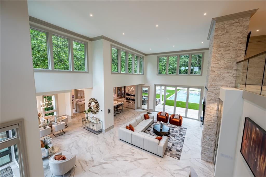 1090 Kingston Drive