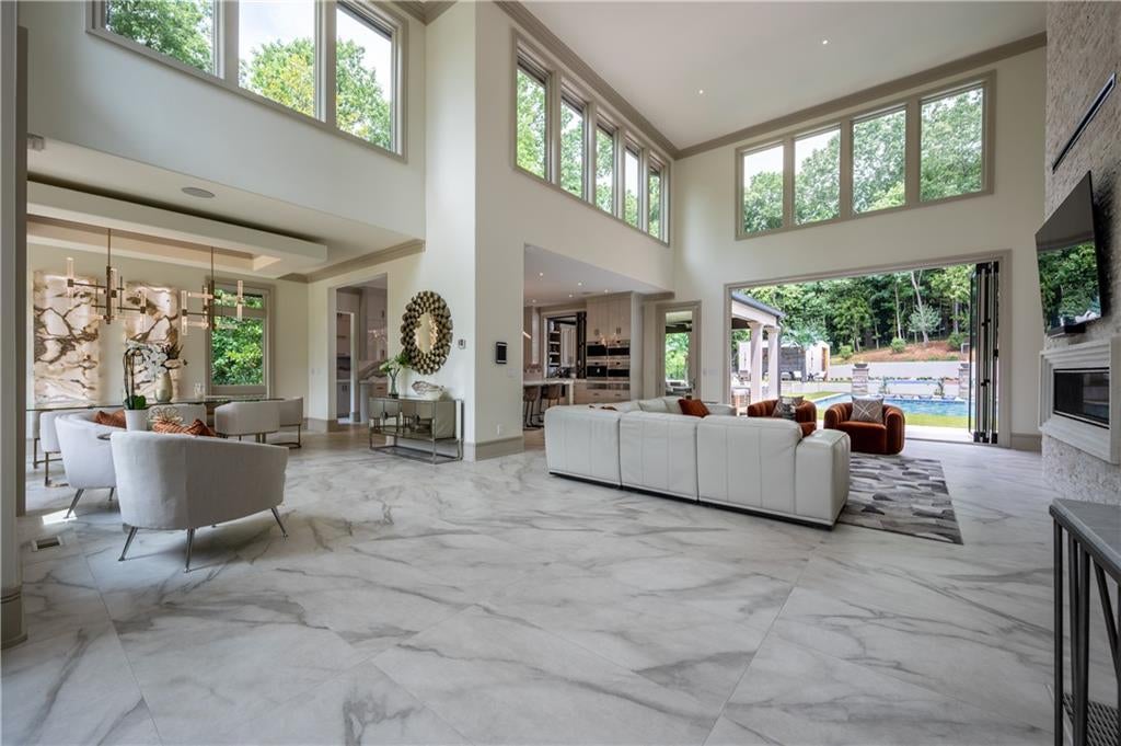 1090 Kingston Drive