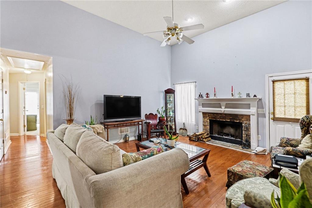 3575 W River Commons