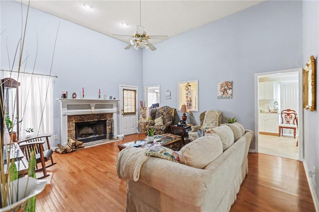 3575 W River Commons