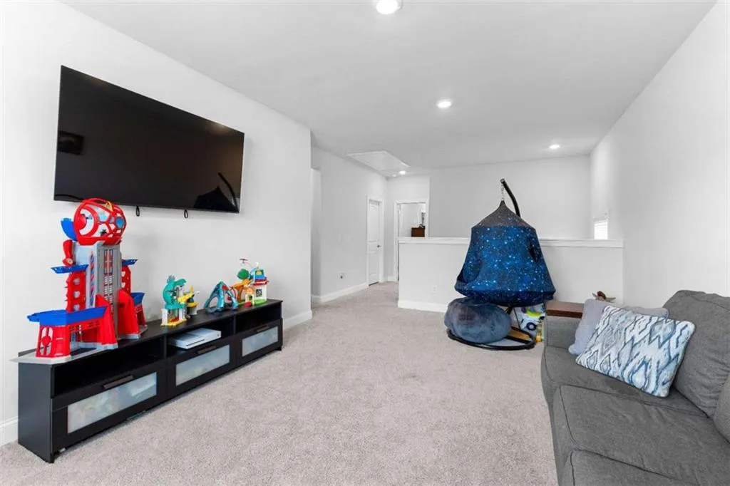 Peachtree City, Georgia 30269, United States, 5 Bedrooms Bedrooms, ,3 BathroomsBathrooms,Residential,Active,136498