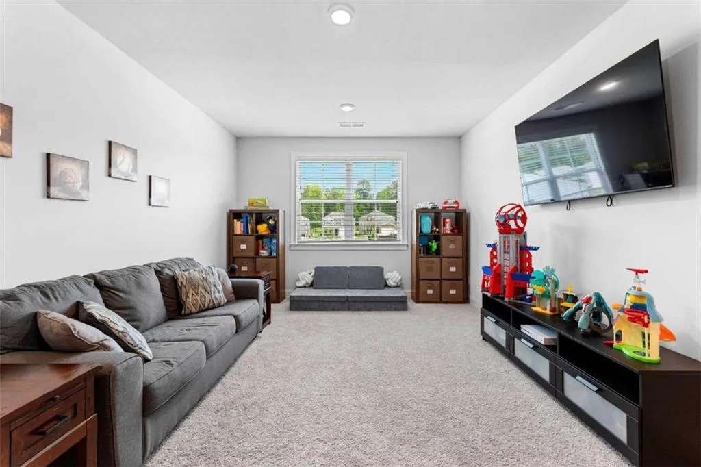 Peachtree City, Georgia 30269, United States, 5 Bedrooms Bedrooms, ,3 BathroomsBathrooms,Residential,Active,136498