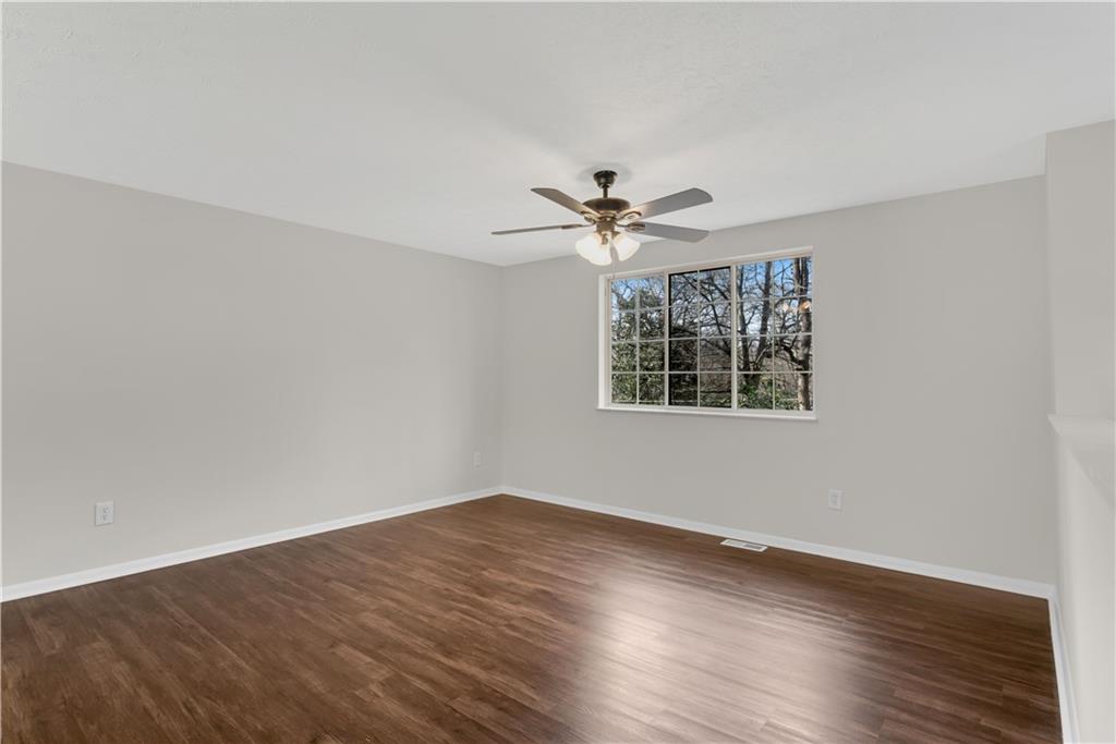 3414 Dearwood Drive, Lilburn, Georgia image 9