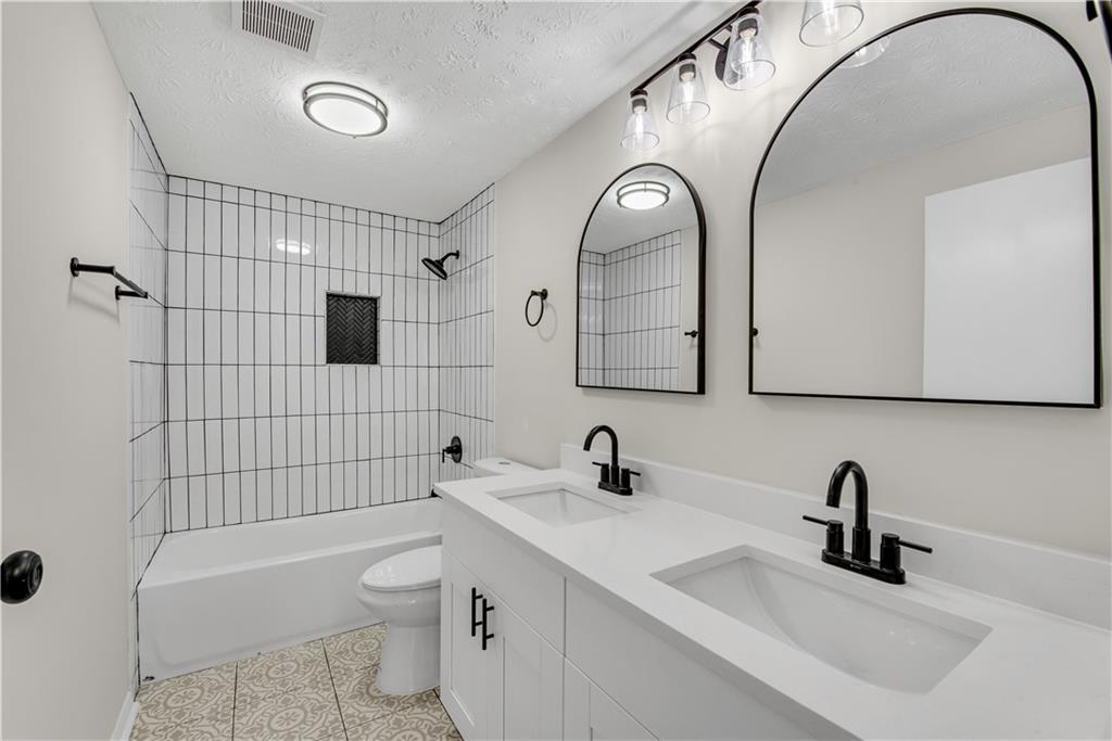 3414 Dearwood Drive, Lilburn, Georgia image 13