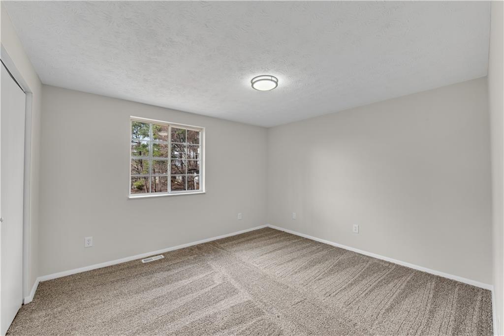 3414 Dearwood Drive, Lilburn, Georgia image 16