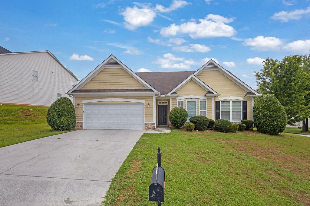 Make a great deal even better with Massive savings through special loan programs with the Preferred Lender Envoy Mortgage with Aubrey Wilcox! Ask the Listing Team for the introduction for up to 100% Financing or even interest rates in the 4s!
This move-in ready home in Union City delivers both space and convenience. 8900 Crestview Circle offers a modern floor plan with generous bedrooms, an open kitchen, and plenty of natural light throughout. Located just minutes from the airport, major highways, and downtown Atlanta, Union City is an increasingly popular location for commuters and investors alike. Enjoy proximity to parks, shopping, and local dining. This home is an excellent opportunity for homeowners or investors seeking a turnkey property in a well-connected neighborhood.