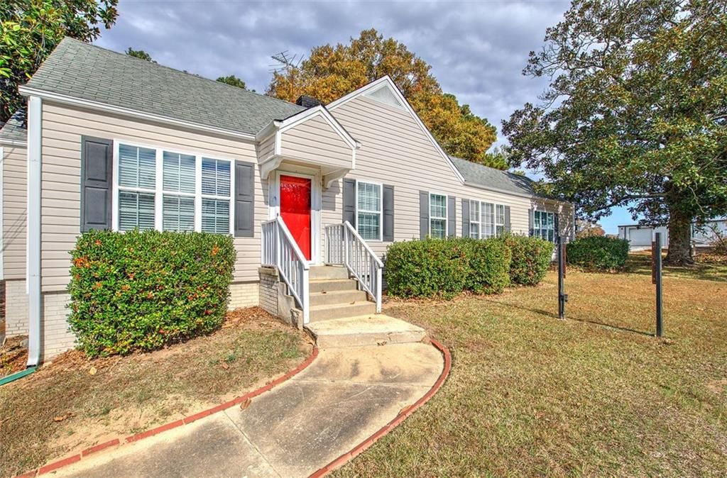 Photo of 361 W Memorial Drive, Dallas, GA 30132 (MLS # 7685383)