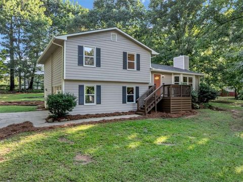 Homes For Sale - 135 Freestone Dr Dr<br/> Newnan, GA 30235