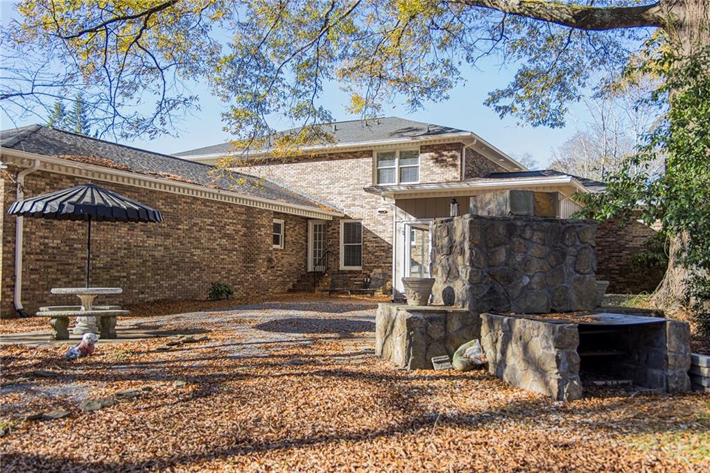 19 Greenbriar Lane SE