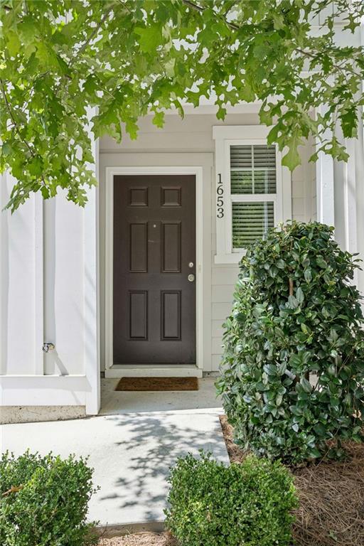 1653 Vernon Boulevard