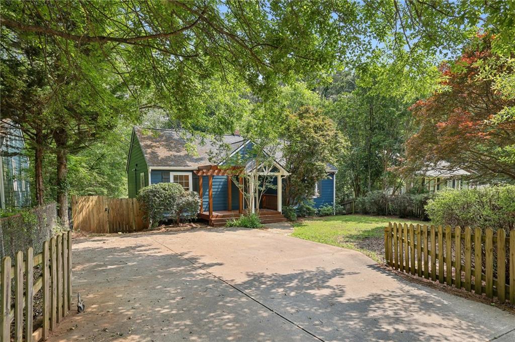 1592 Braeburn Drive, Atlanta, Georgia image 2