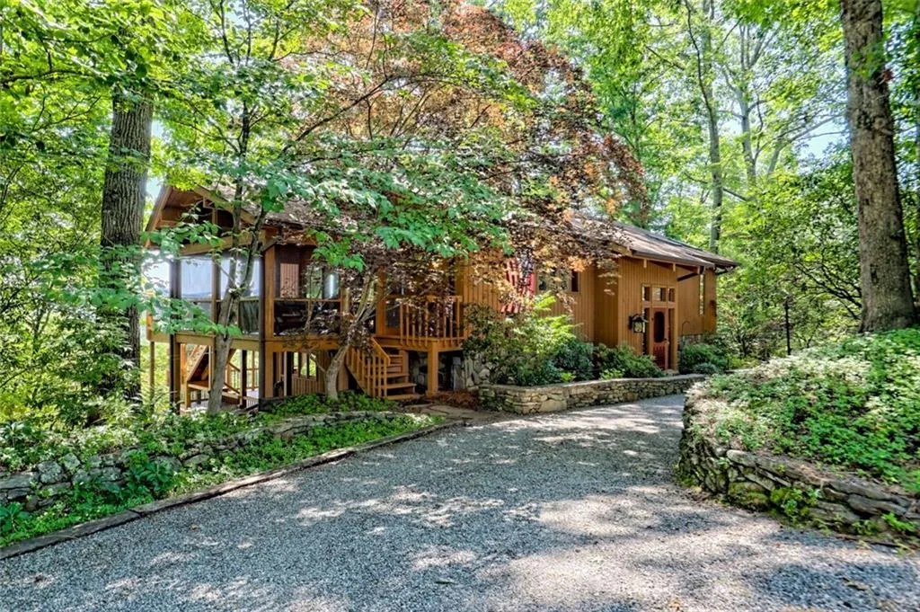 Sautee Nacoochee, Georgia 30571, United States, 3 Bedrooms Bedrooms, ,2 BathroomsBathrooms,Residential,Active,131851