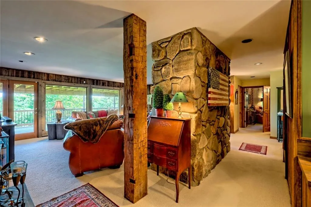 Sautee Nacoochee, Georgia 30571, United States, 3 Bedrooms Bedrooms, ,2 BathroomsBathrooms,Residential,Active,131851