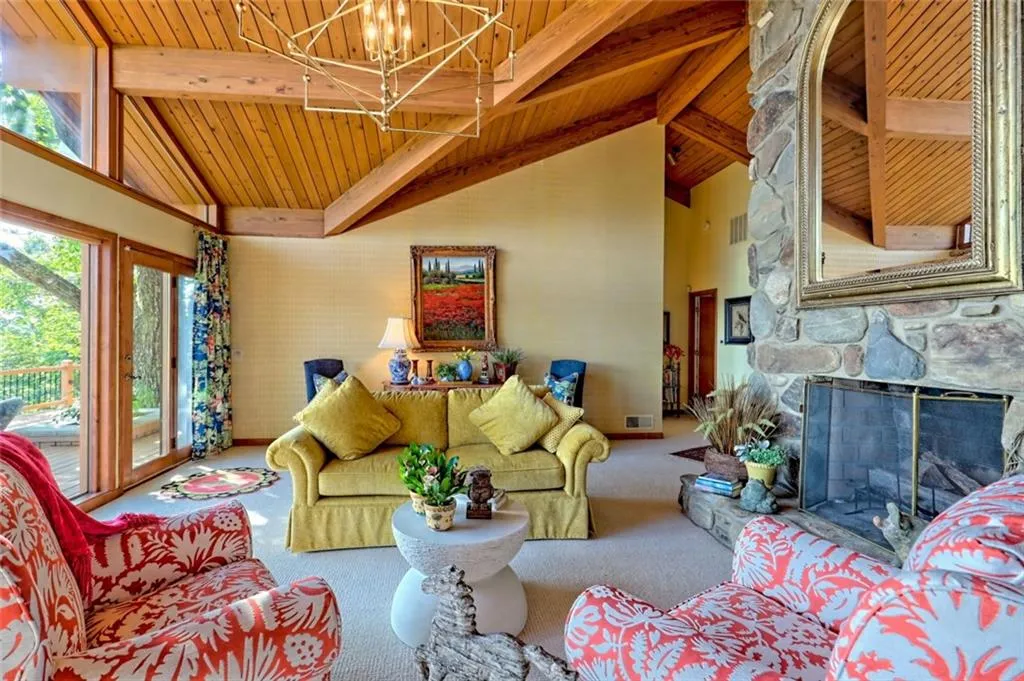 Sautee Nacoochee, Georgia 30571, United States, 3 Bedrooms Bedrooms, ,2 BathroomsBathrooms,Residential,Active,131851