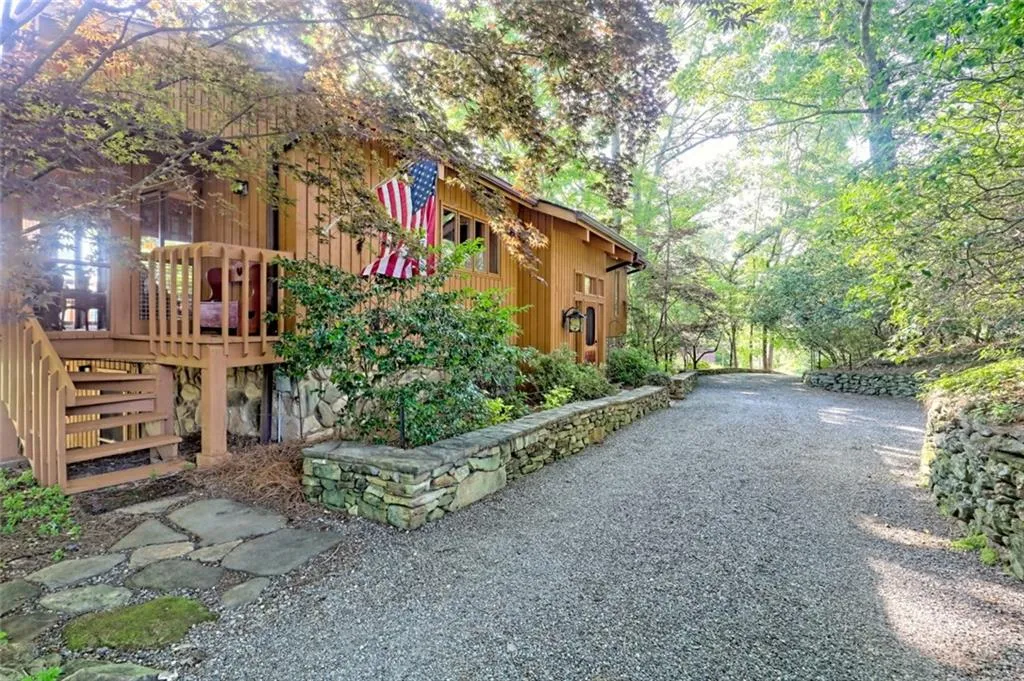 Sautee Nacoochee, Georgia 30571, United States, 3 Bedrooms Bedrooms, ,2 BathroomsBathrooms,Residential,Active,131851