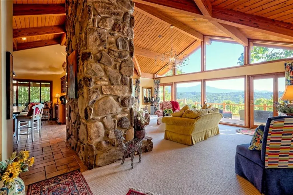 Sautee Nacoochee, Georgia 30571, United States, 3 Bedrooms Bedrooms, ,2 BathroomsBathrooms,Residential,Active,131851