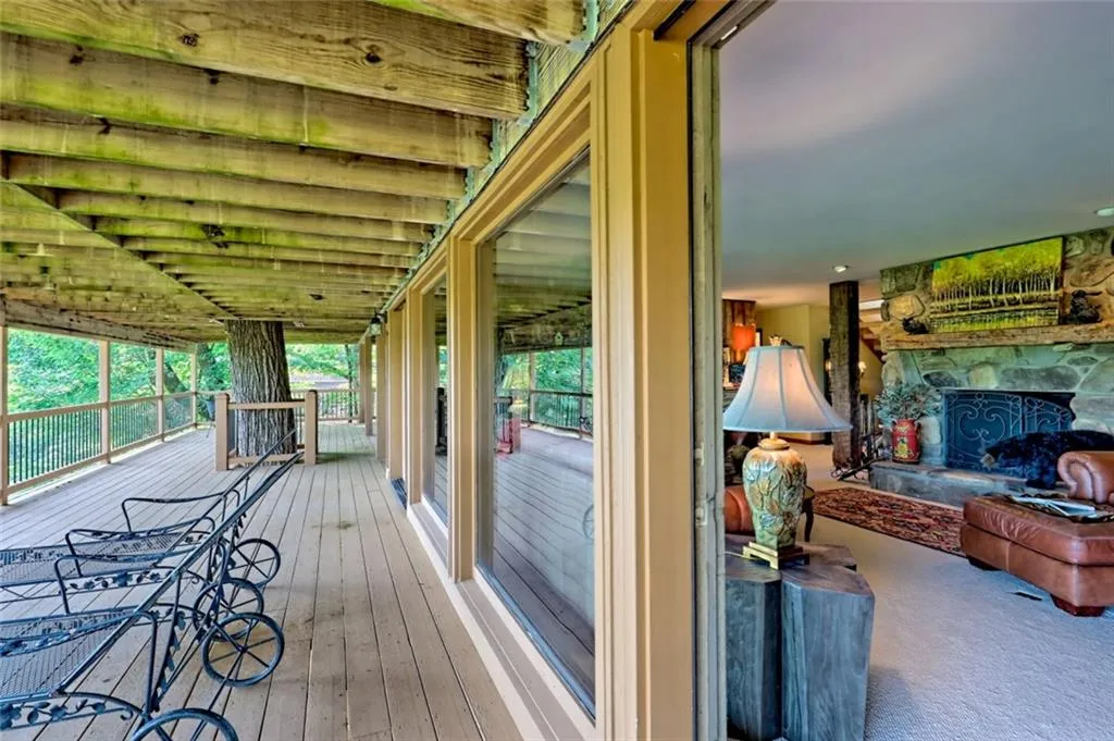 Sautee Nacoochee, Georgia 30571, United States, 3 Bedrooms Bedrooms, ,2 BathroomsBathrooms,Residential,Active,131851