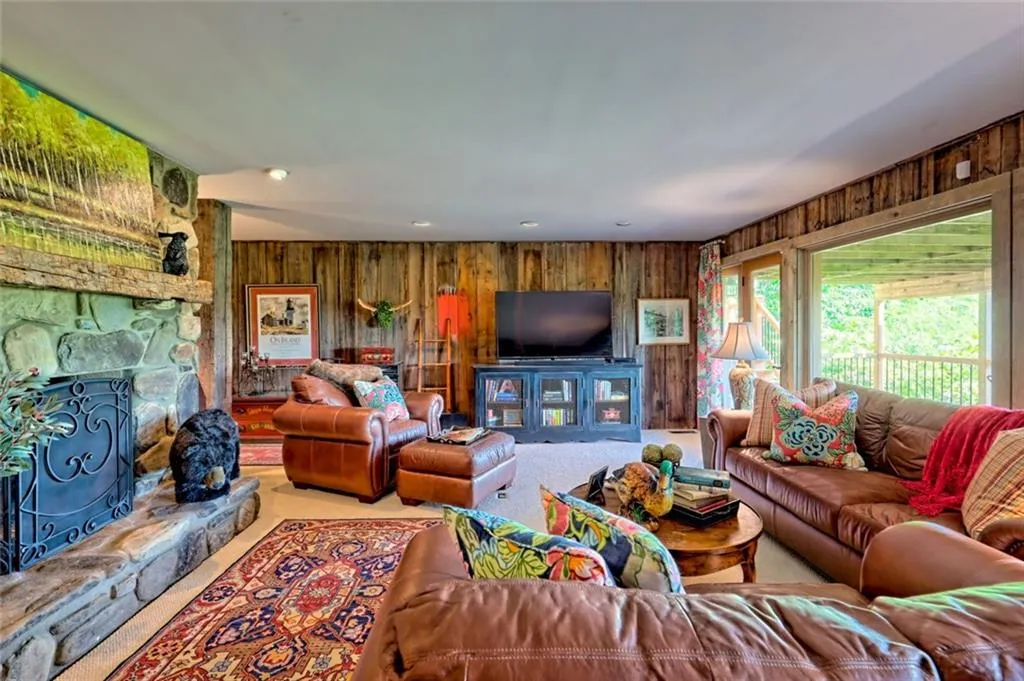 Sautee Nacoochee, Georgia 30571, United States, 3 Bedrooms Bedrooms, ,2 BathroomsBathrooms,Residential,Active,131851