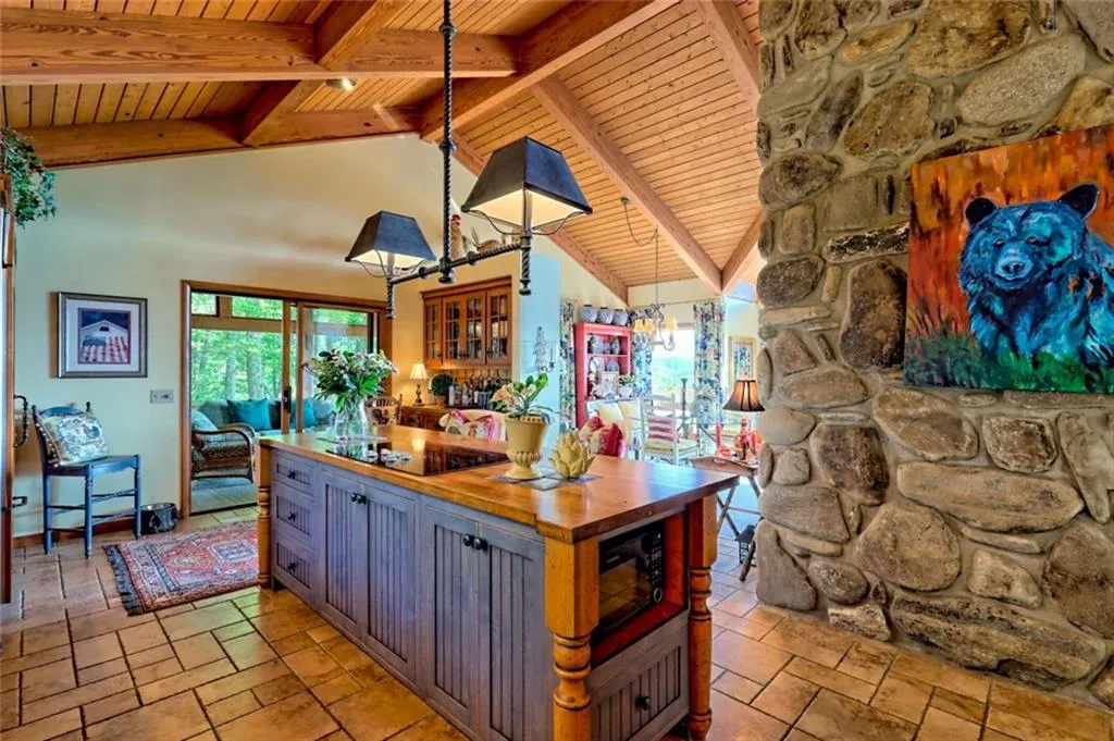 Sautee Nacoochee, Georgia 30571, United States, 3 Bedrooms Bedrooms, ,2 BathroomsBathrooms,Residential,Active,131851