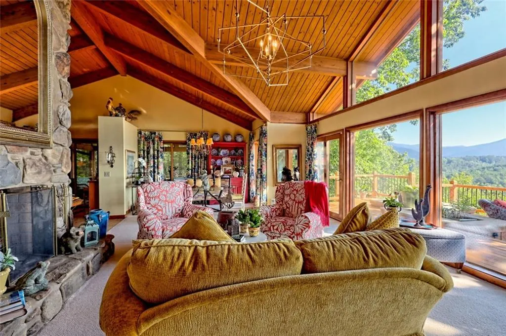 Sautee Nacoochee, Georgia 30571, United States, 3 Bedrooms Bedrooms, ,2 BathroomsBathrooms,Residential,Active,131851