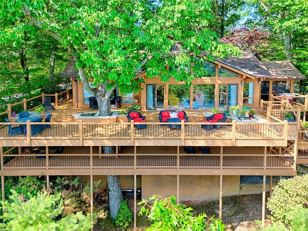 Sautee Nacoochee, Georgia 30571, United States, 3 Bedrooms Bedrooms, ,2 BathroomsBathrooms,Residential,Active,131851