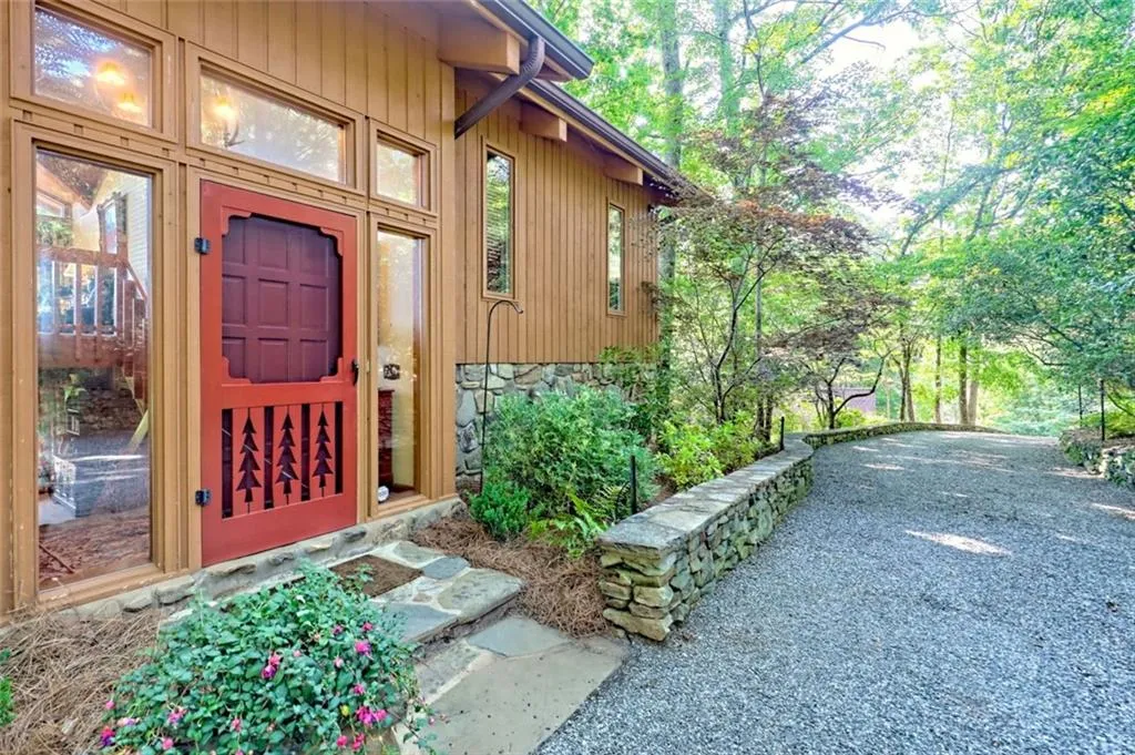 Sautee Nacoochee, Georgia 30571, United States, 3 Bedrooms Bedrooms, ,2 BathroomsBathrooms,Residential,Active,131851