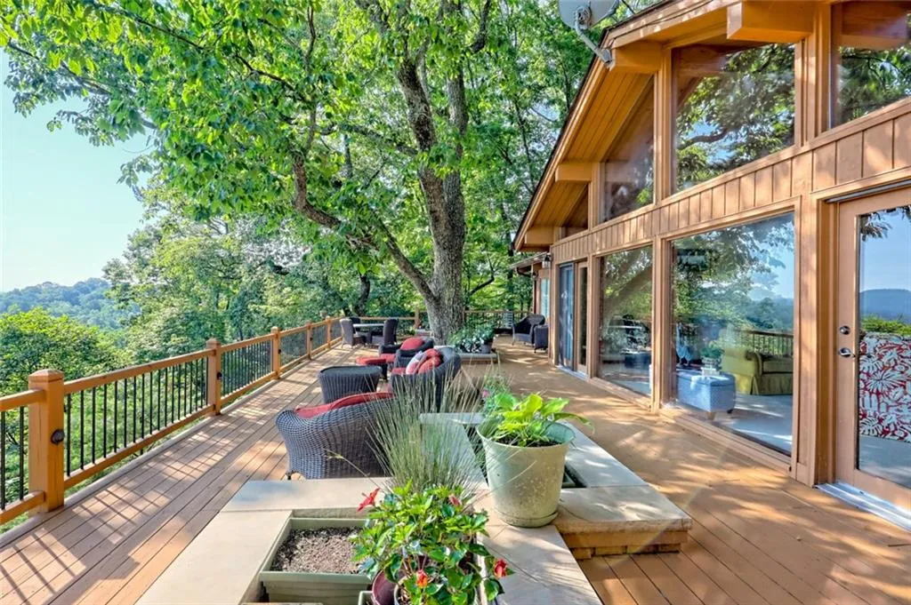 Sautee Nacoochee, Georgia 30571, United States, 3 Bedrooms Bedrooms, ,2 BathroomsBathrooms,Residential,Active,131851