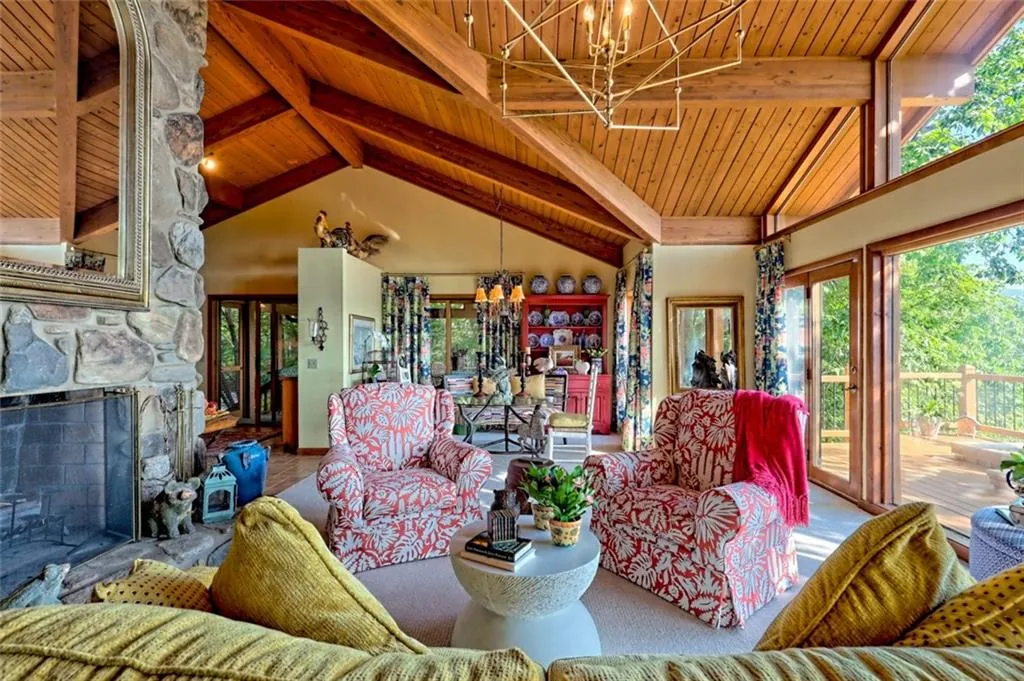 Sautee Nacoochee, Georgia 30571, United States, 3 Bedrooms Bedrooms, ,2 BathroomsBathrooms,Residential,Active,131851