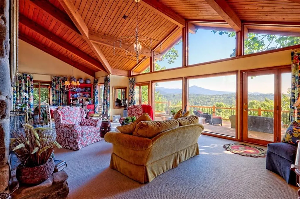 Sautee Nacoochee, Georgia 30571, United States, 3 Bedrooms Bedrooms, ,2 BathroomsBathrooms,Residential,Active,131851