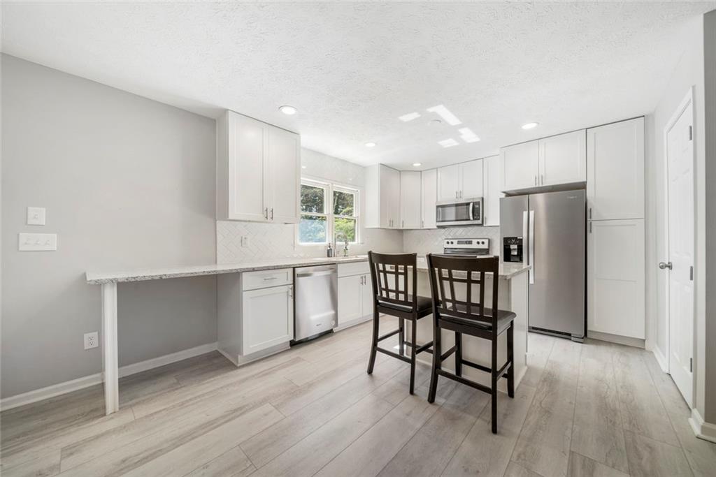 1296 Mohawk Drive NW