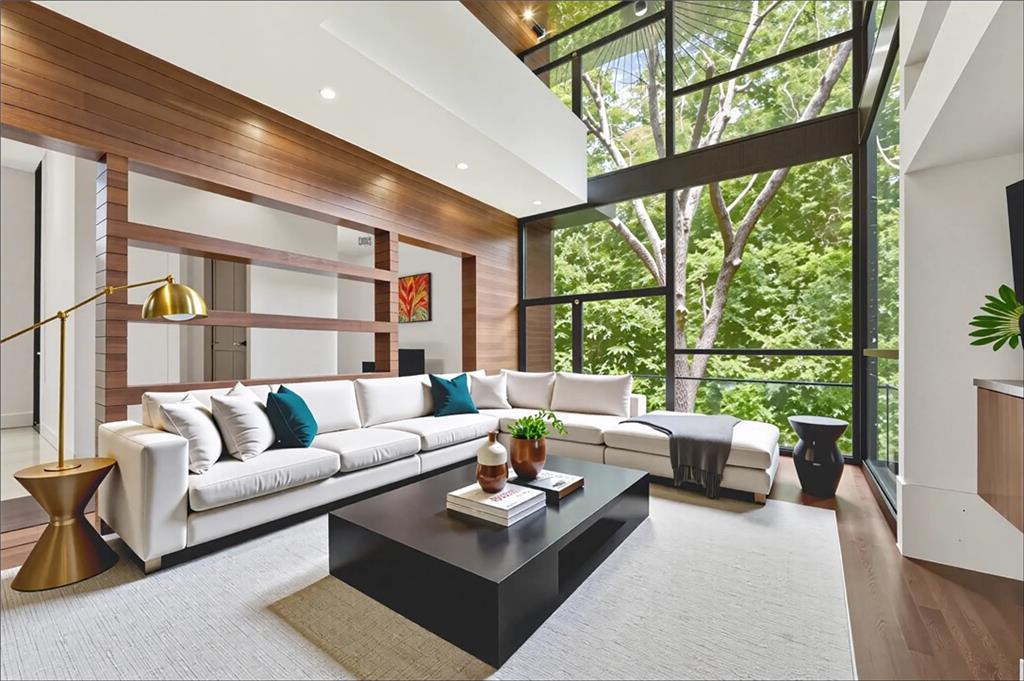 2105 Fairhaven Circle NE