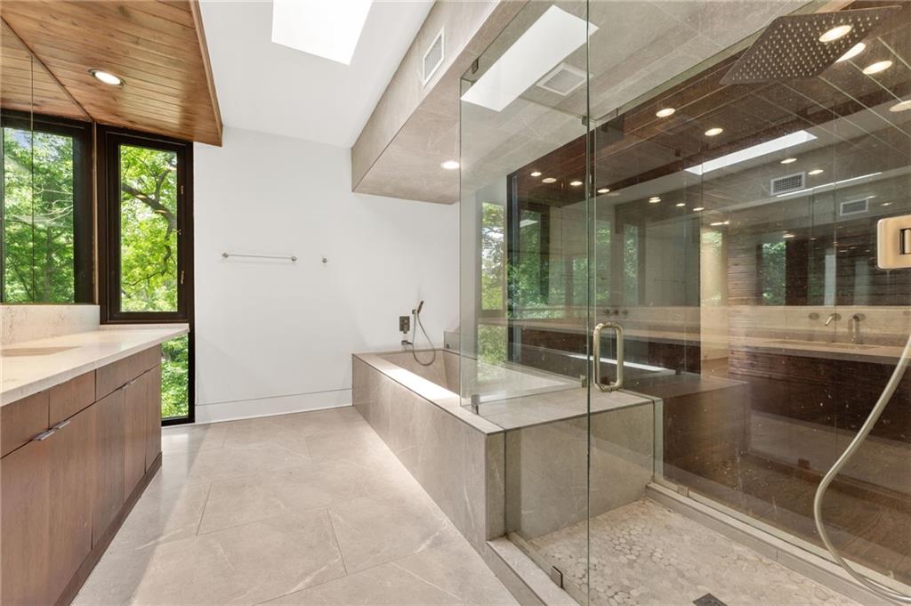 2105 Fairhaven Circle NE