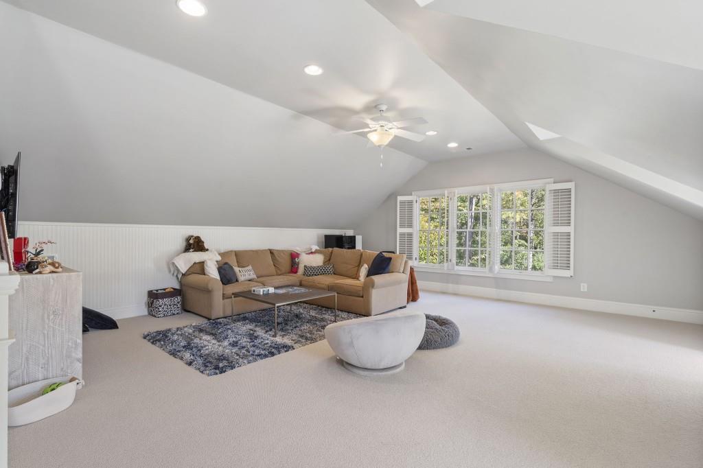 Ivy Knoll - Residential