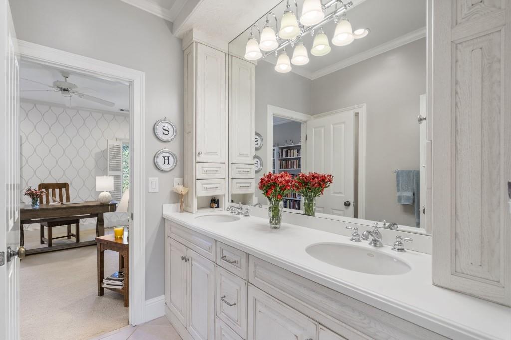 Ivy Knoll - Residential