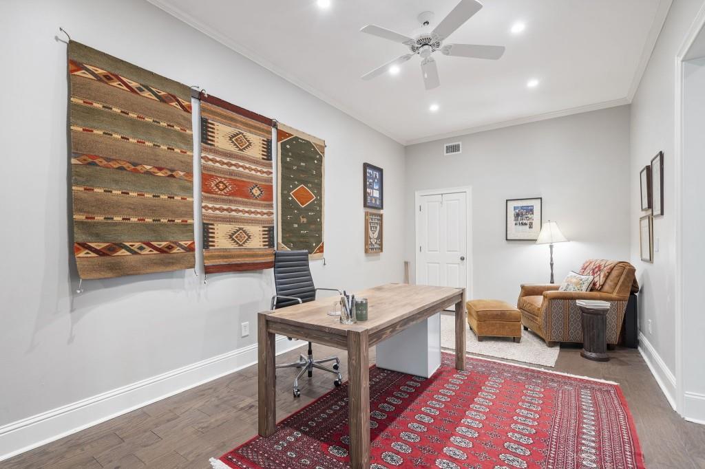 Ivy Knoll - Residential