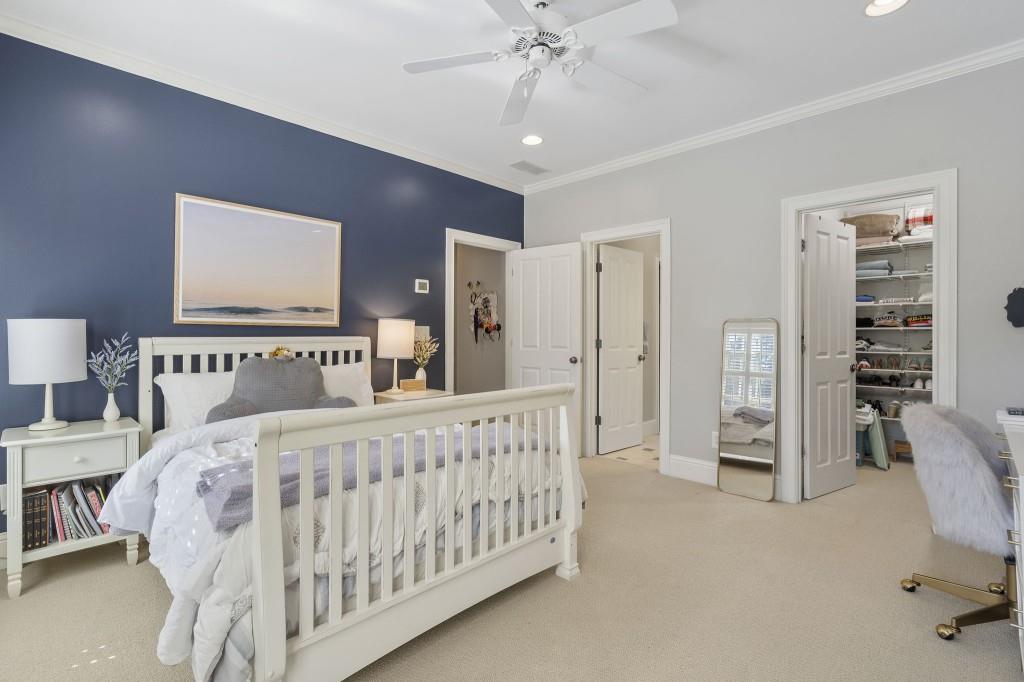 Ivy Knoll - Residential