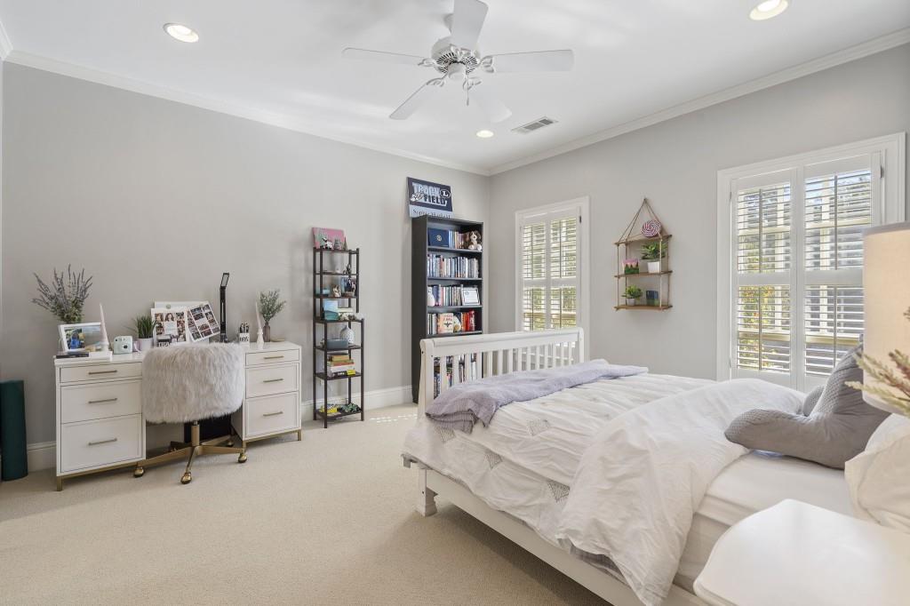 Ivy Knoll - Residential
