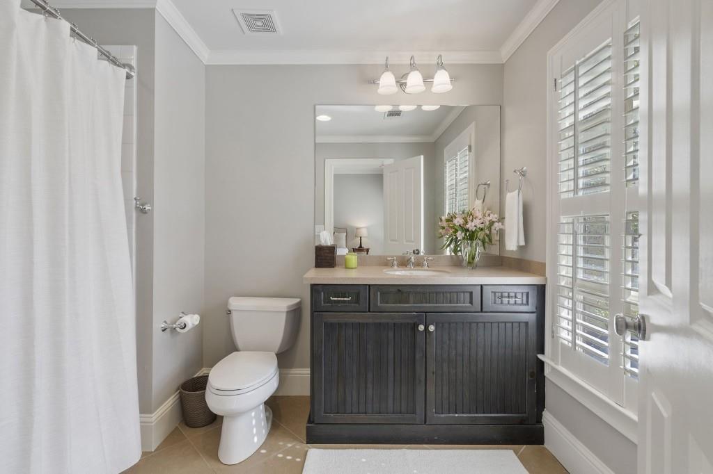 Ivy Knoll - Residential