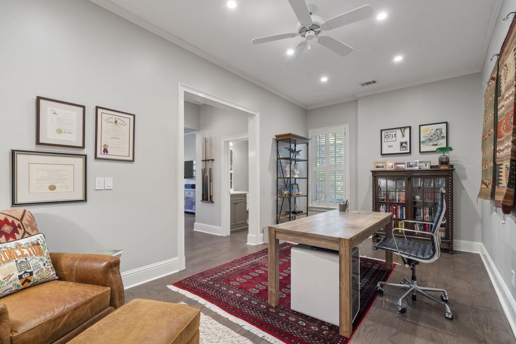 Ivy Knoll - Residential