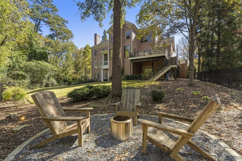 Ivy Knoll - Residential