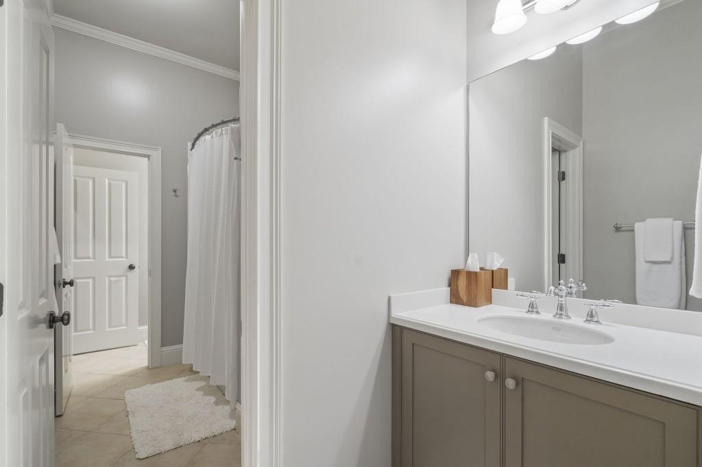 Ivy Knoll - Residential