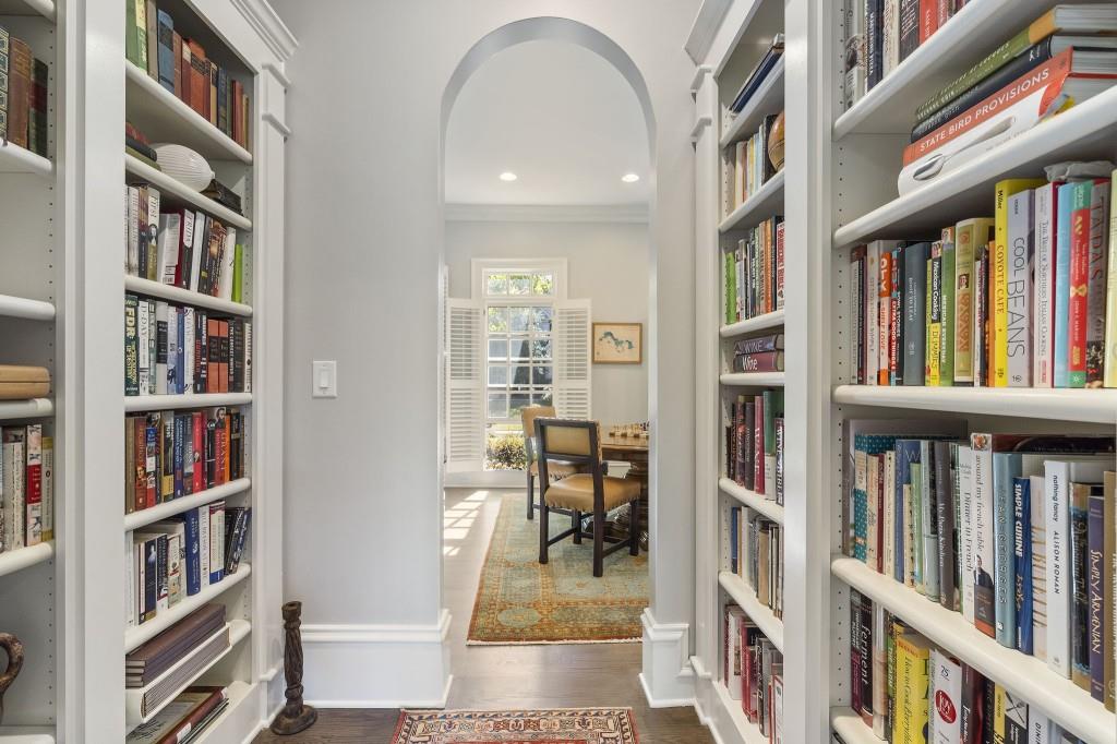 Ivy Knoll - Residential