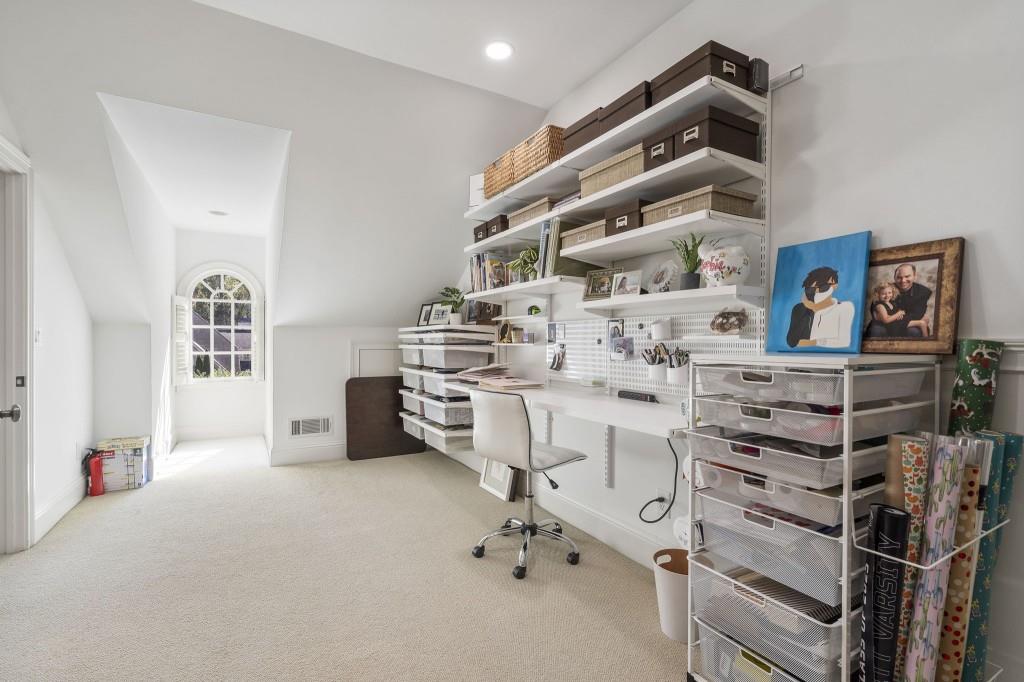 Ivy Knoll - Residential