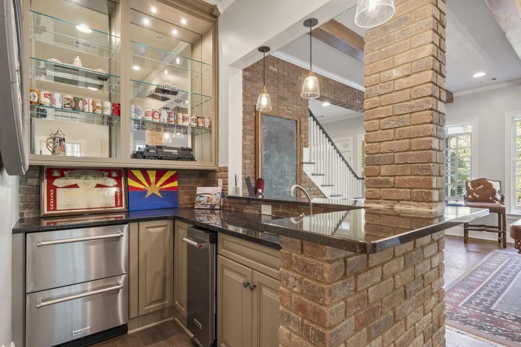 Ivy Knoll - Residential
