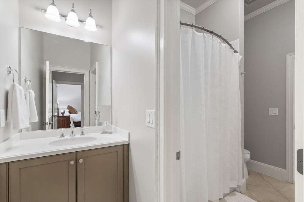 Ivy Knoll - Residential