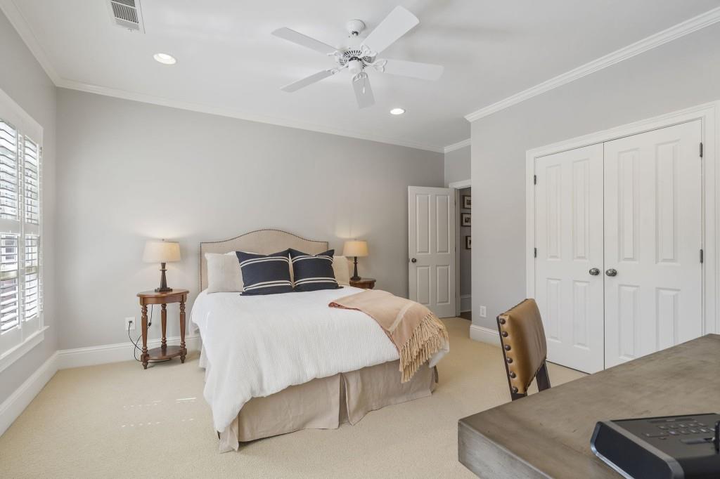 Ivy Knoll - Residential