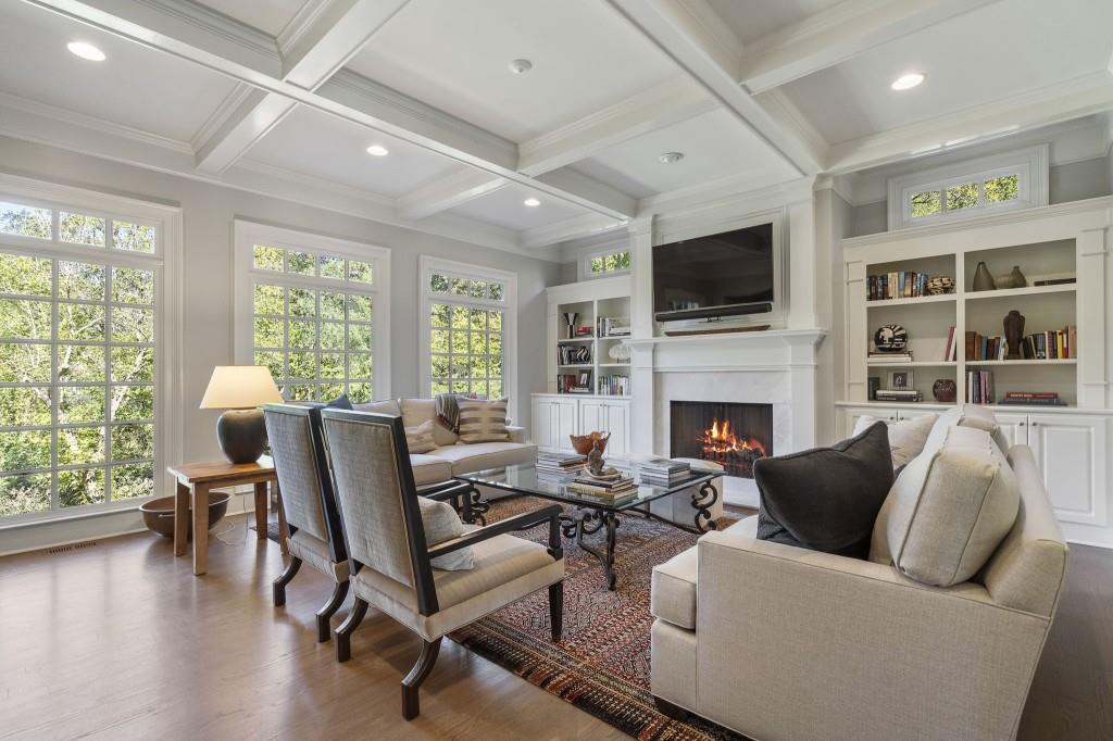 Ivy Knoll - Residential